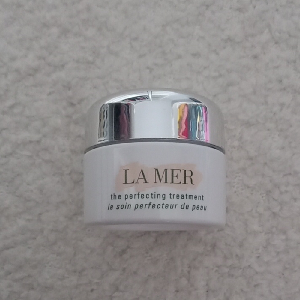 La Mer Skincare Jar in Silver and White